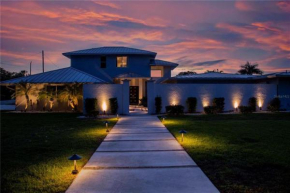 NEW Exceptional 4bed 4,5bath Siesta Key House on Canal with Pool WALK TO THE BEACH